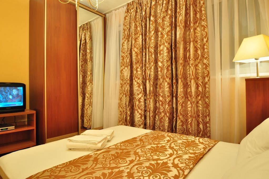 Status Guesthouse Київ Екстер'єр фото